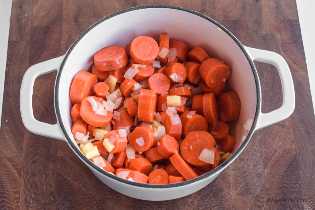 Easy Anti-Inflammatory Turmeric & Ginger Carrot Soup