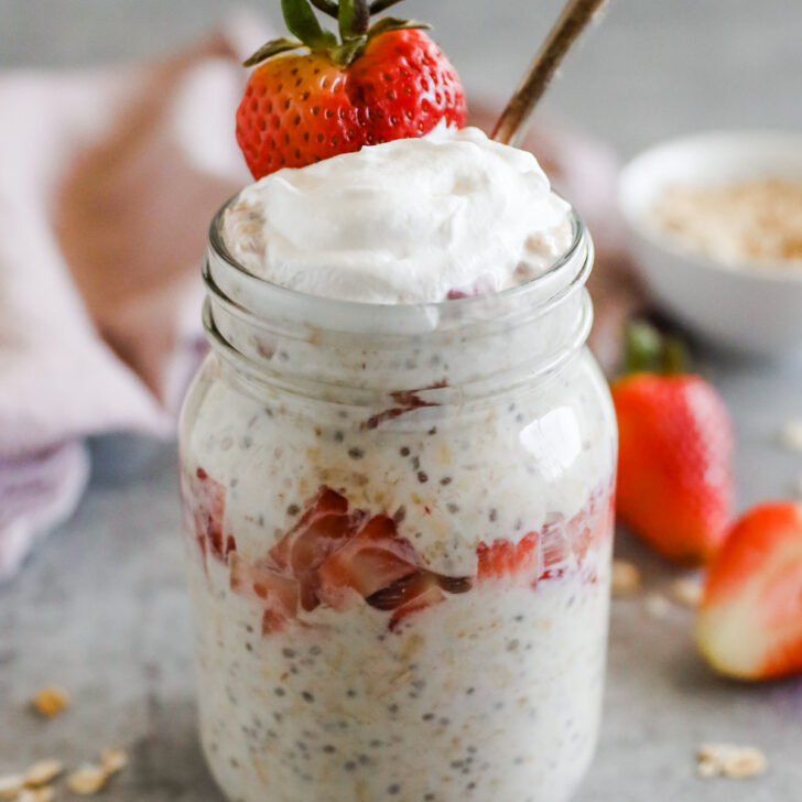 Strawberry Cheesecake Overnight Oats