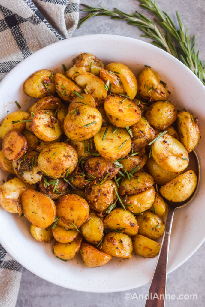 Crispy Rosemary Garlic Potatoes with Garlic