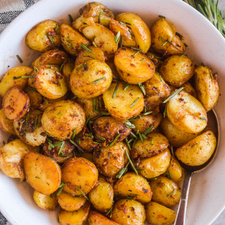 Crispy Rosemary Garlic Potatoes with Garlic