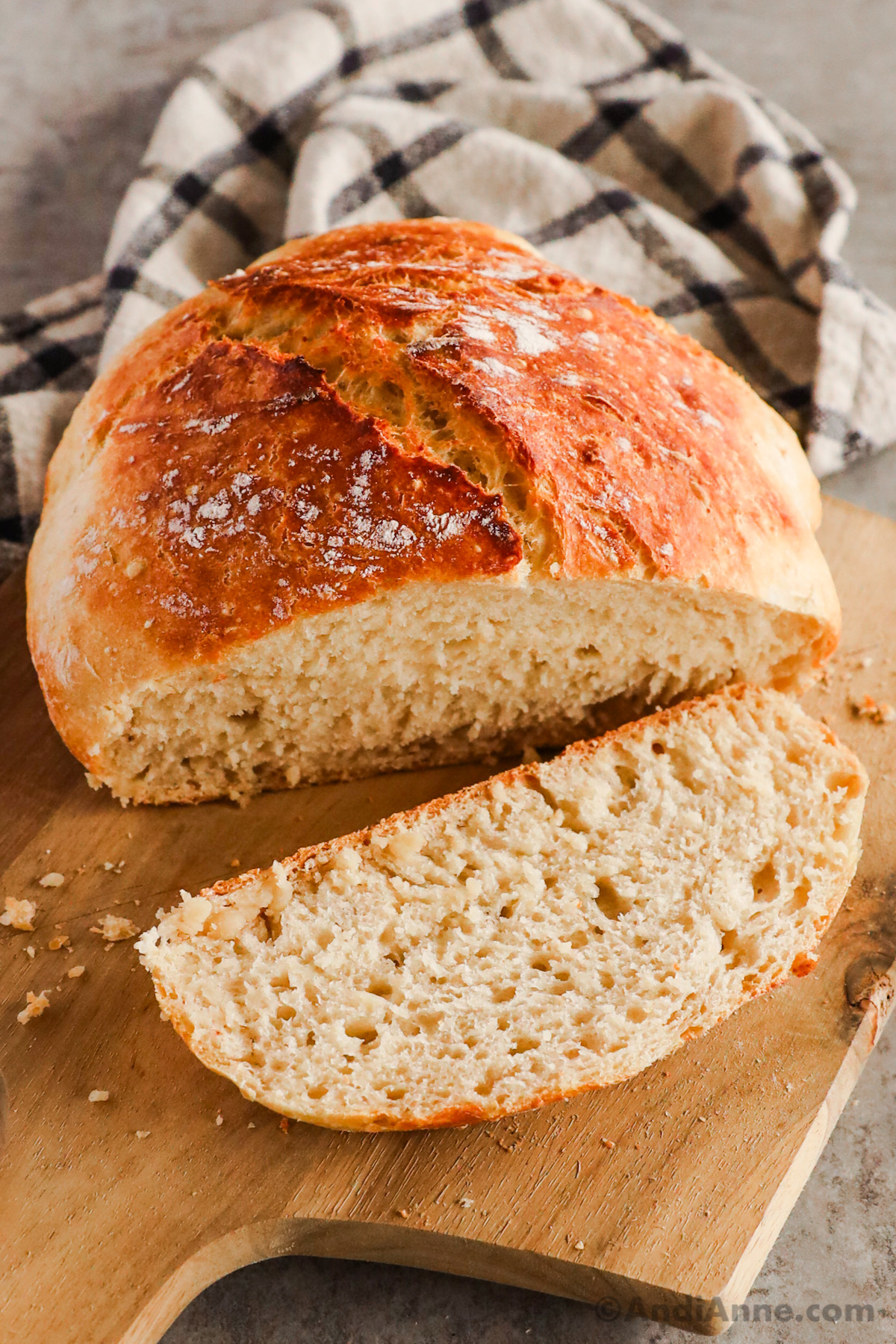 Round bread loaf with the front piece sliced off.