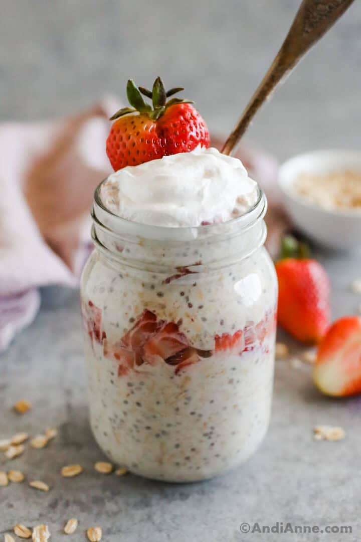 Strawberry Cheesecake Overnight Oats