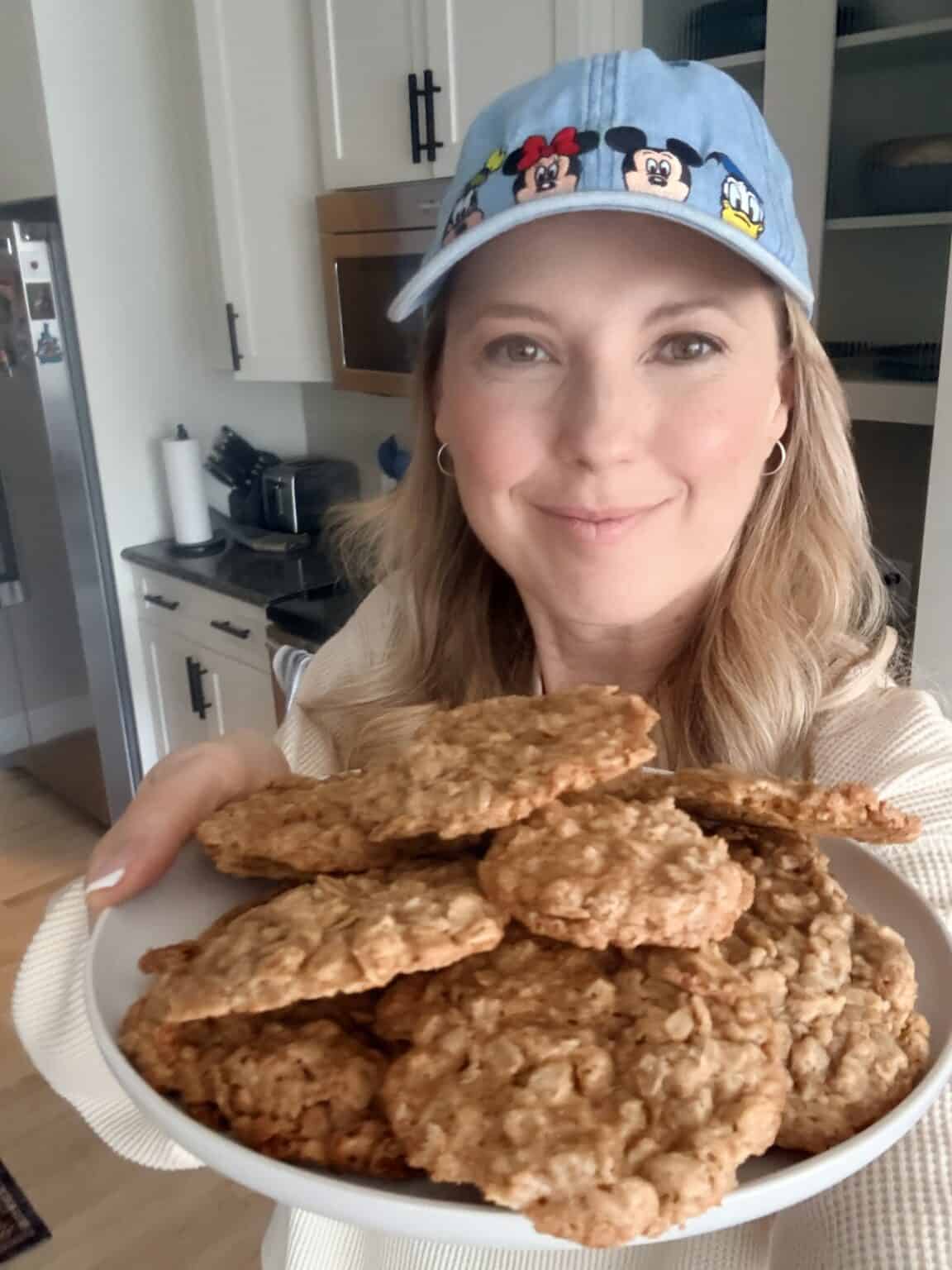 Best Chewy Oatmeal Cookies (Soft Centers, Crispy Edges)